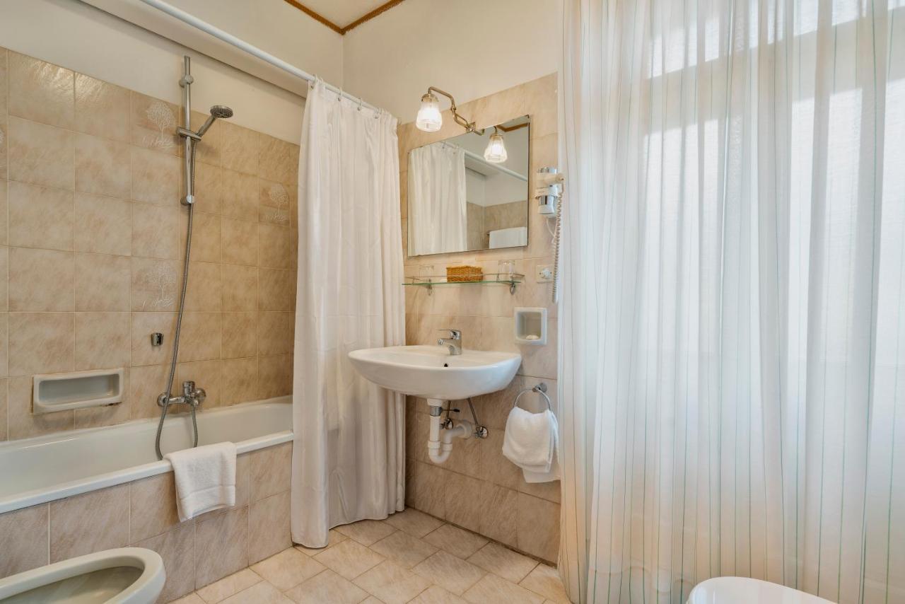 Hotel Corona Κορτίνα Ντ' Αμπέτσο Εξωτερικό φωτογραφία