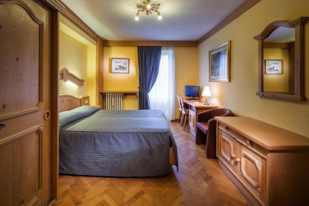 Hotel Corona Κορτίνα Ντ' Αμπέτσο Εξωτερικό φωτογραφία