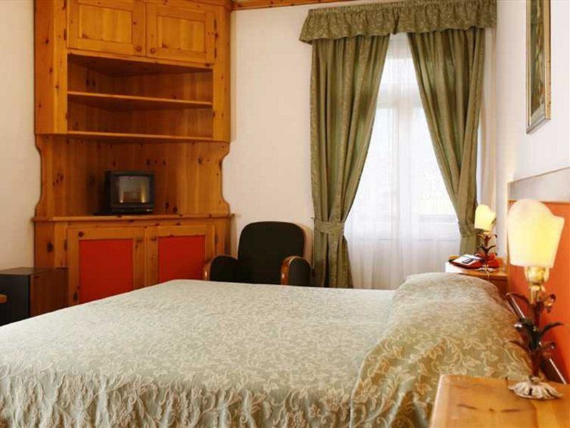 Hotel Corona Κορτίνα Ντ' Αμπέτσο Εξωτερικό φωτογραφία