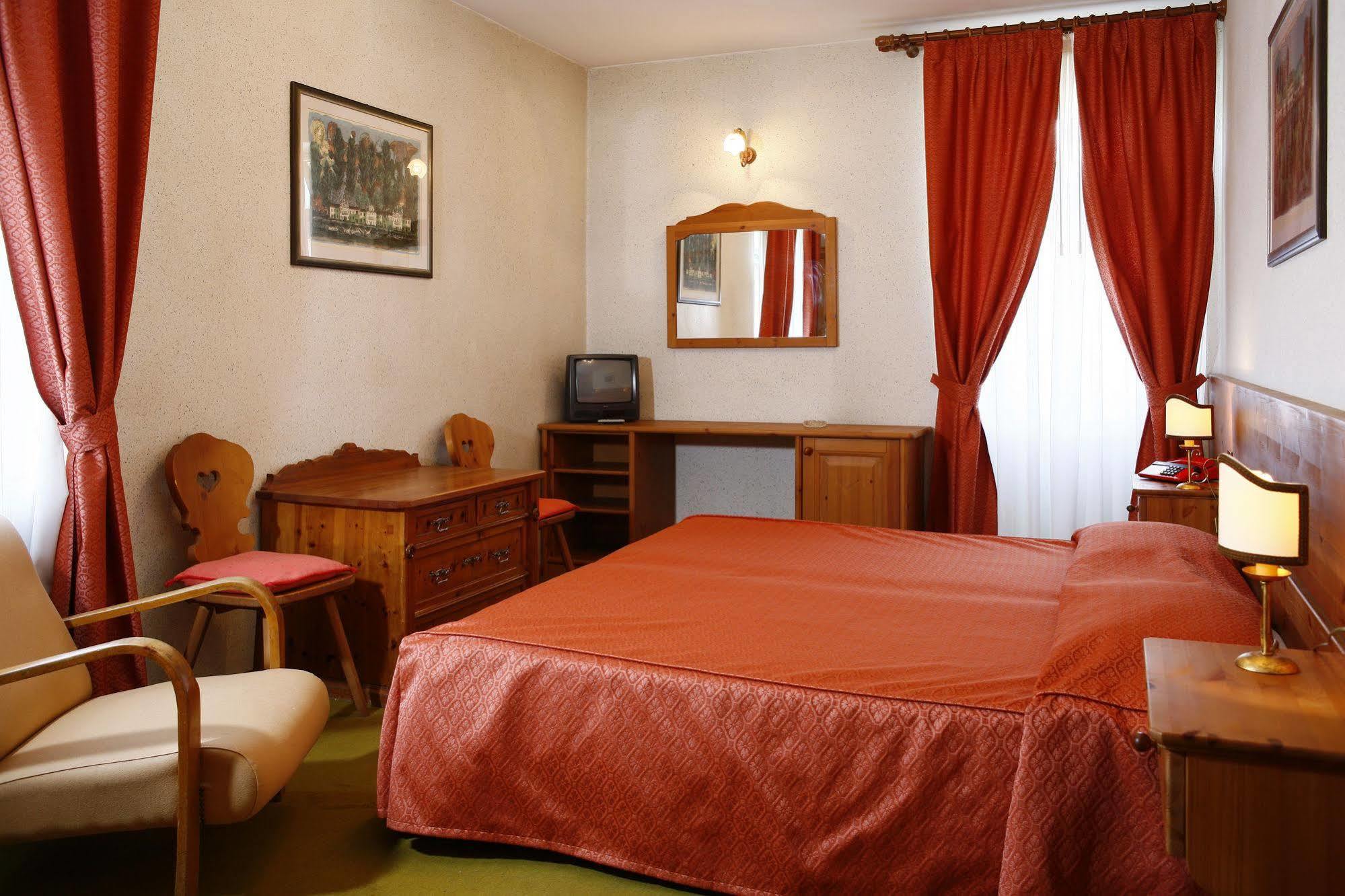 Hotel Corona Κορτίνα Ντ' Αμπέτσο Εξωτερικό φωτογραφία