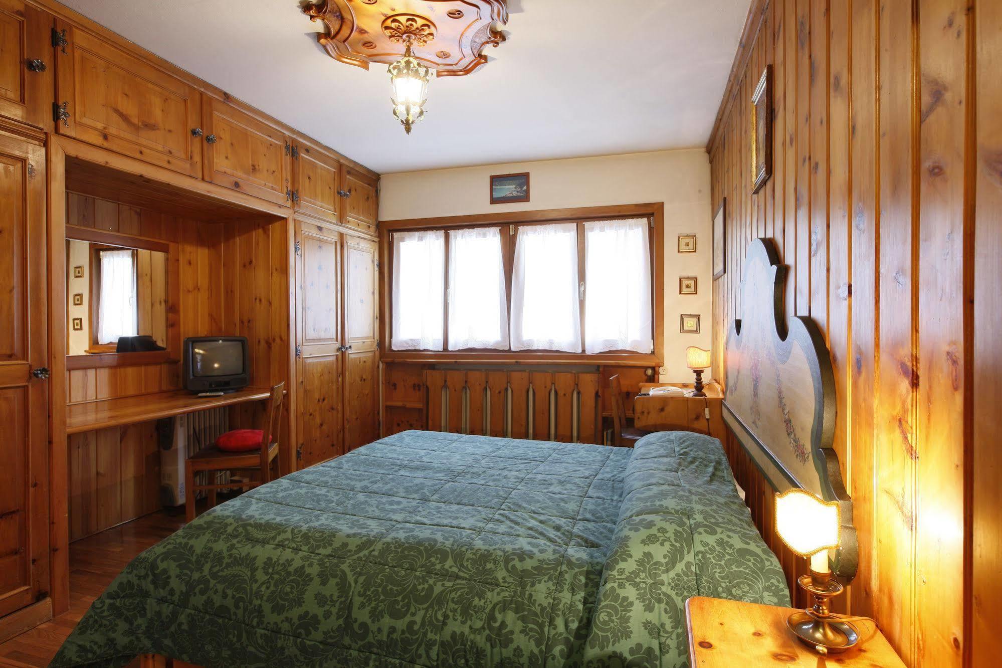 Hotel Corona Κορτίνα Ντ' Αμπέτσο Εξωτερικό φωτογραφία